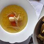Tyúkhúsleves házi tésztával