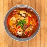 Thai csirkeleves shiitake gombával