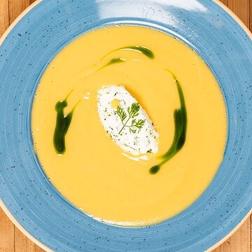 Kókusztejes édesburgonya krémleves korianderes kecskesajttal